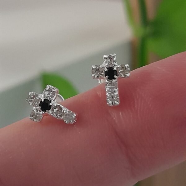Aros Abridores brillo mini cruz cristal con negro – Plata 925