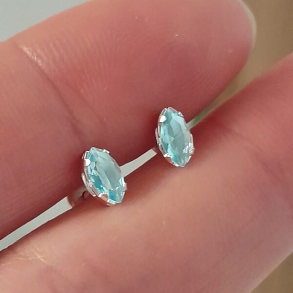 Aros Abridores brillo mini oval cristal celeste – Plata 925