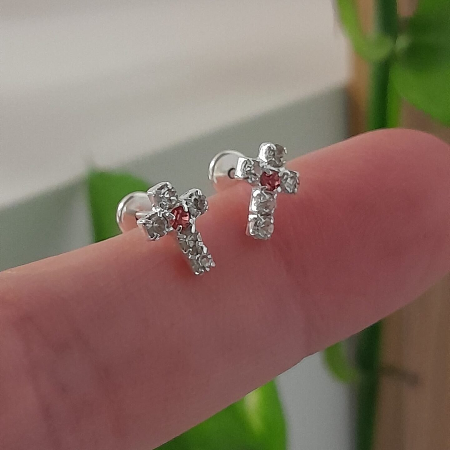 Aros Abridores brillo mini cruz cristal – Plata 925