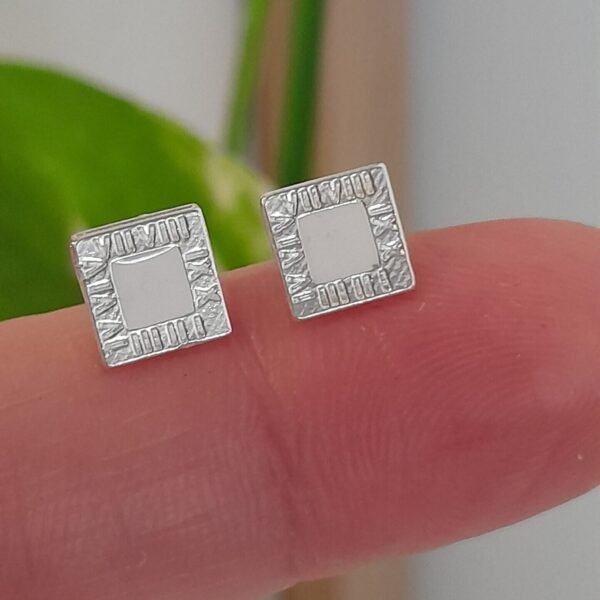 Aros Abridores Esmaltados cuadrado blanco con borde números romanos – Plata 925