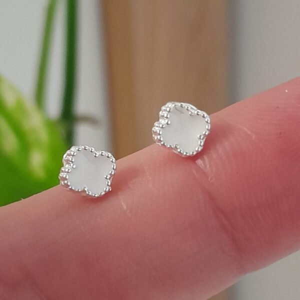 Aros Abridores esmaltado trebol pequeño blanco – Plata 925