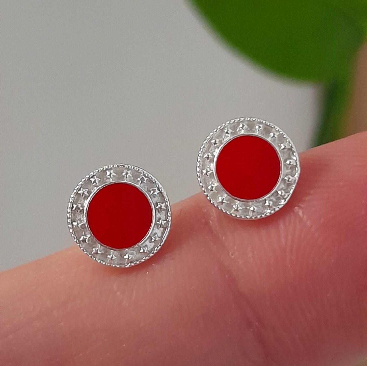 Aros Abridores Esmaltado circular rojo con estrellas – Plata 925