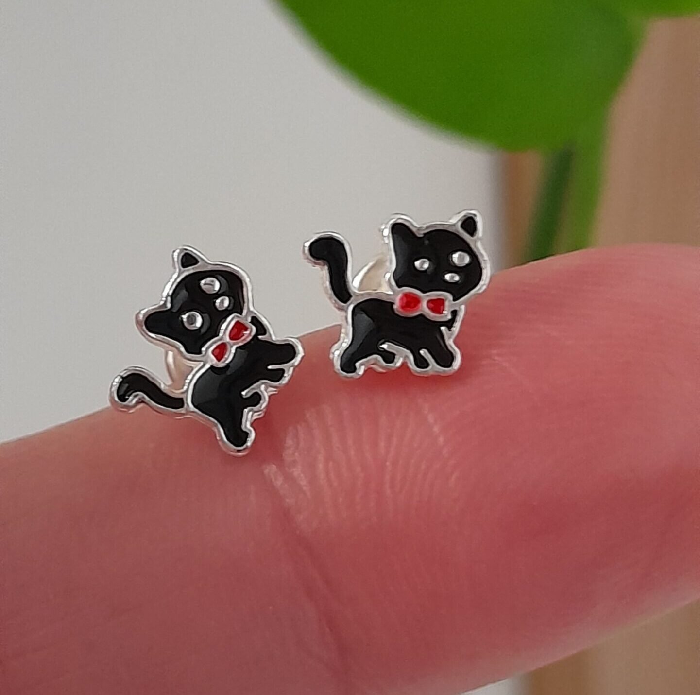 Aros Abridores Esmaltado Gatito Negro – Plata 925