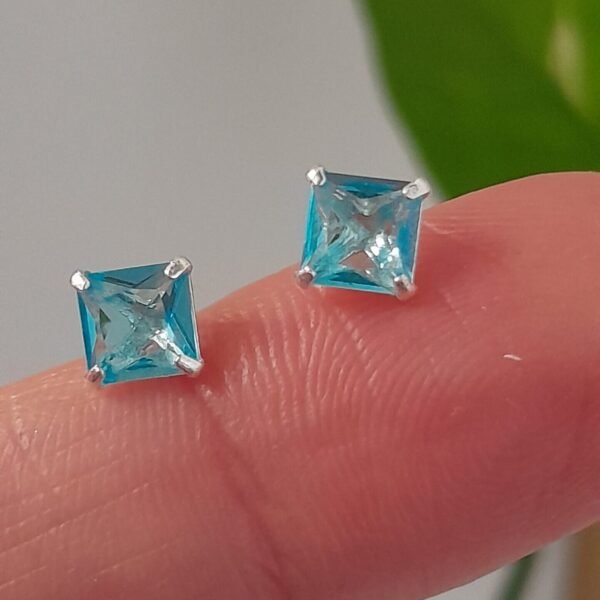 Aros Abridores Brillos Celeste Cuadrado – Plata 925