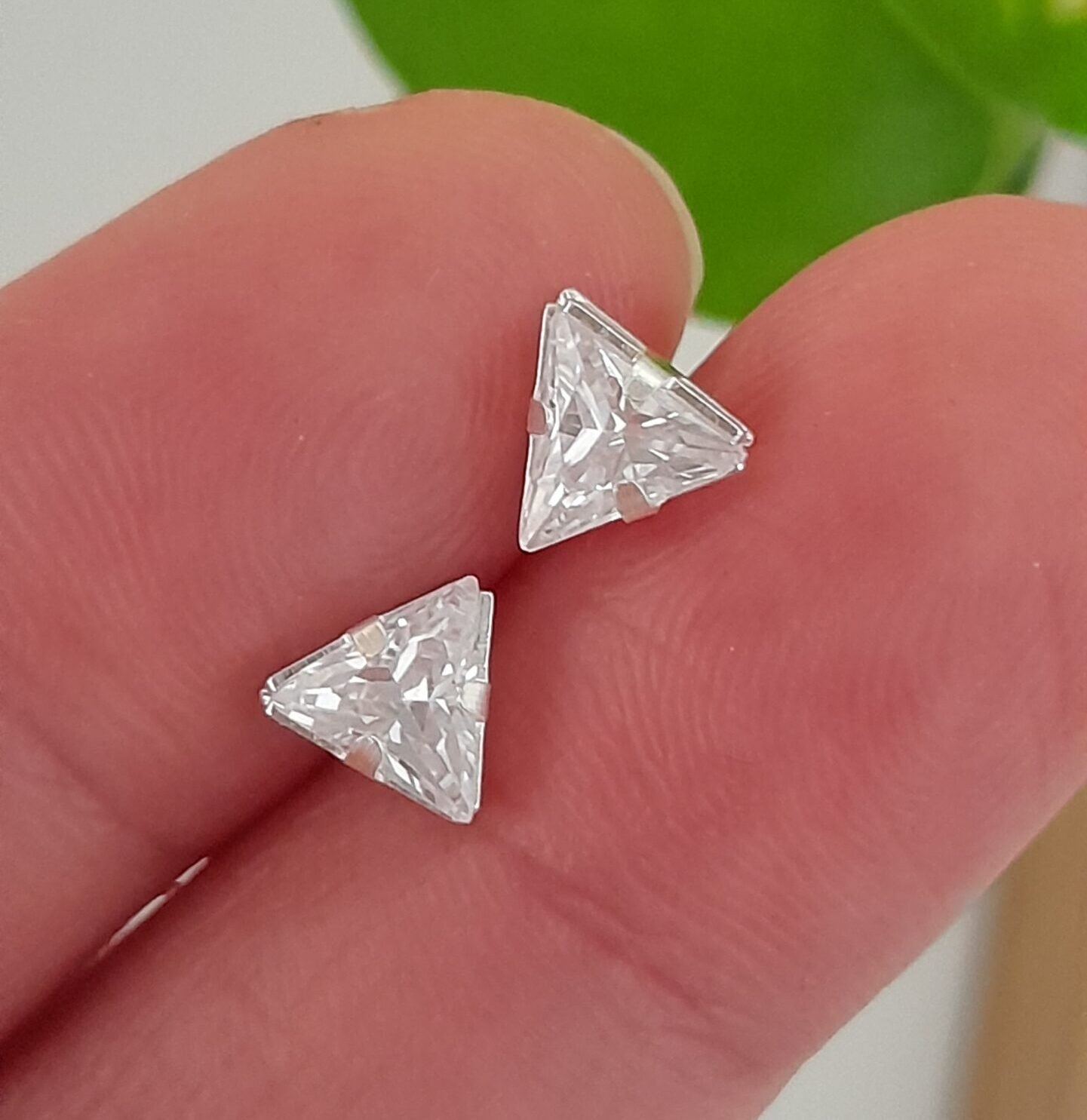 Aros Abridores Brillo triangulo pequeño cristal – Plata 925