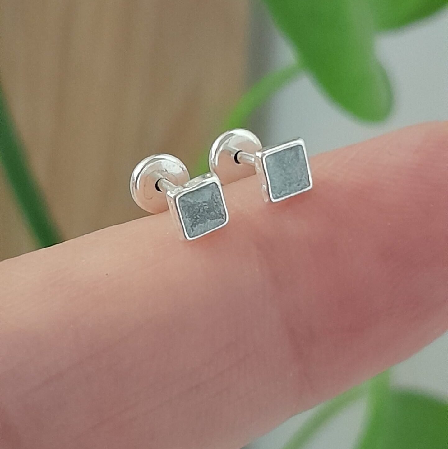 Aros Abridores Esmaltados Cuadrado Gris – Plata 925