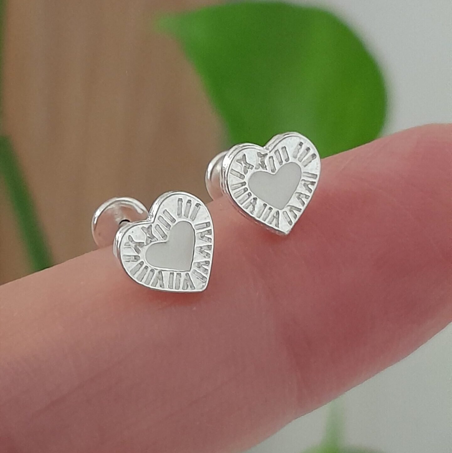 Aros Abridores Esmaltados Corazón Blanco números romanos - Plata 925