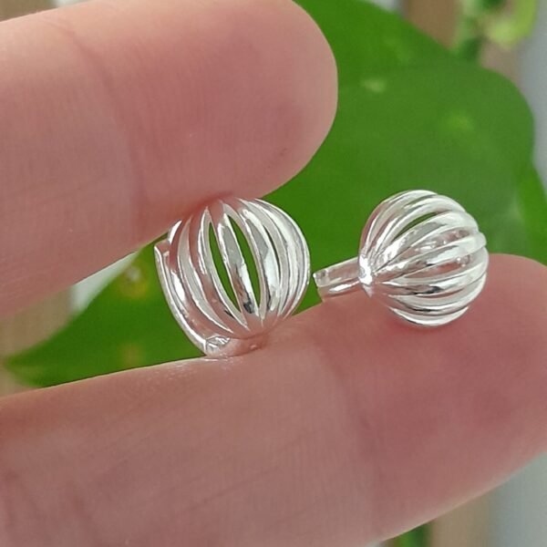 Aros Huggies mini esferas caladas - Laminados