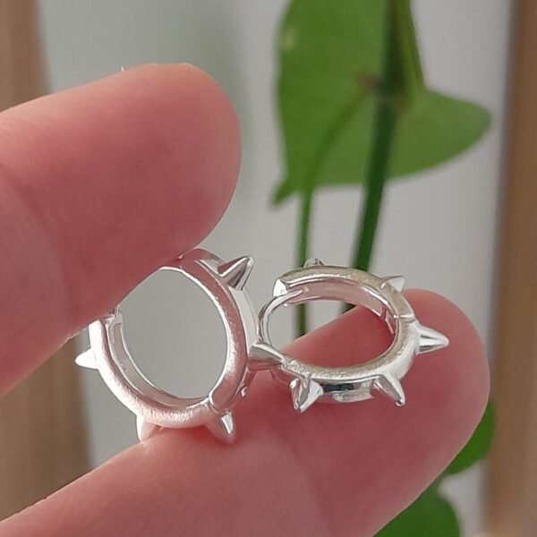 Aros Huggies mini argolla con púas - Laminados