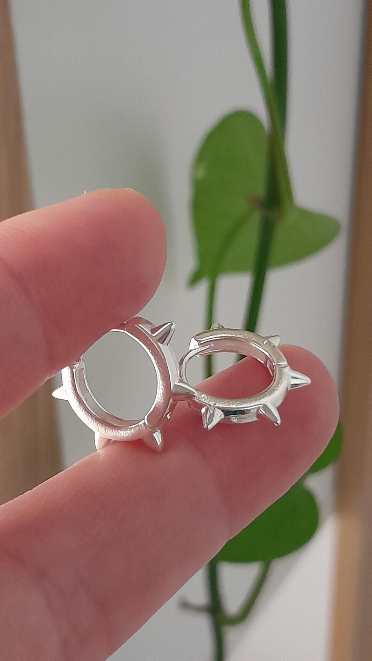 Aros Huggies mini argolla con púas - Laminados