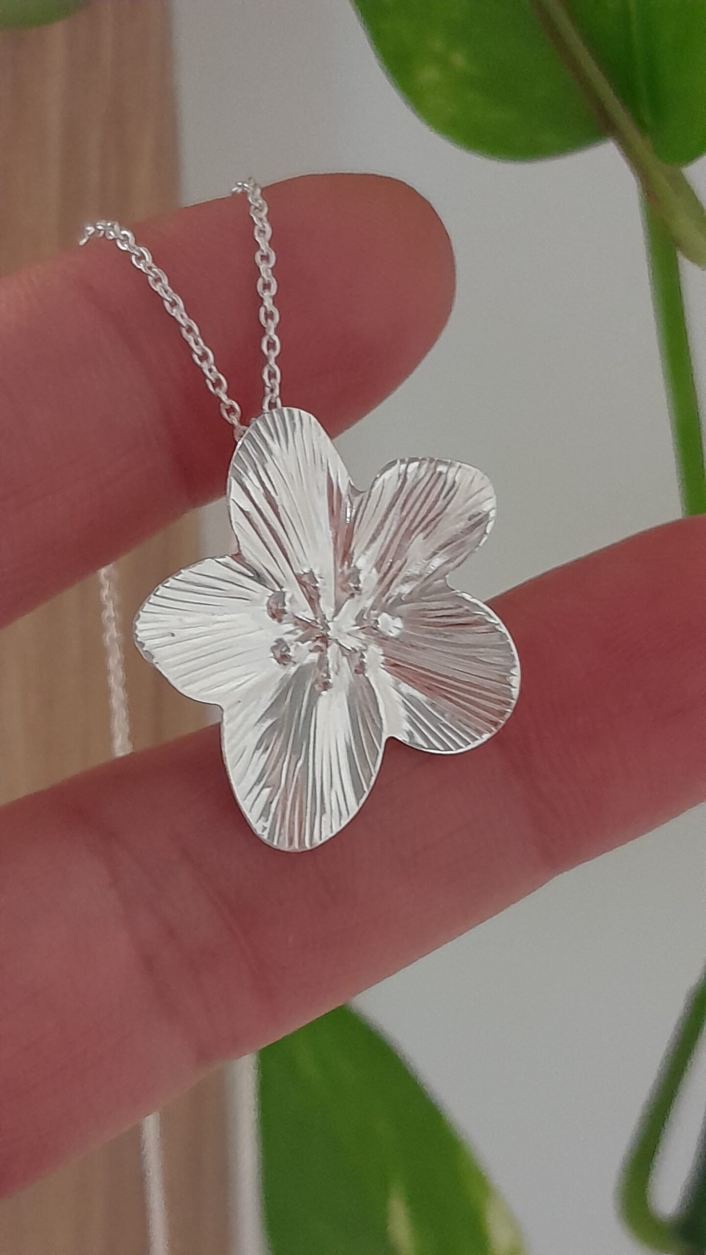 Conjunto cadena con dije flor de jamaica - Laminados