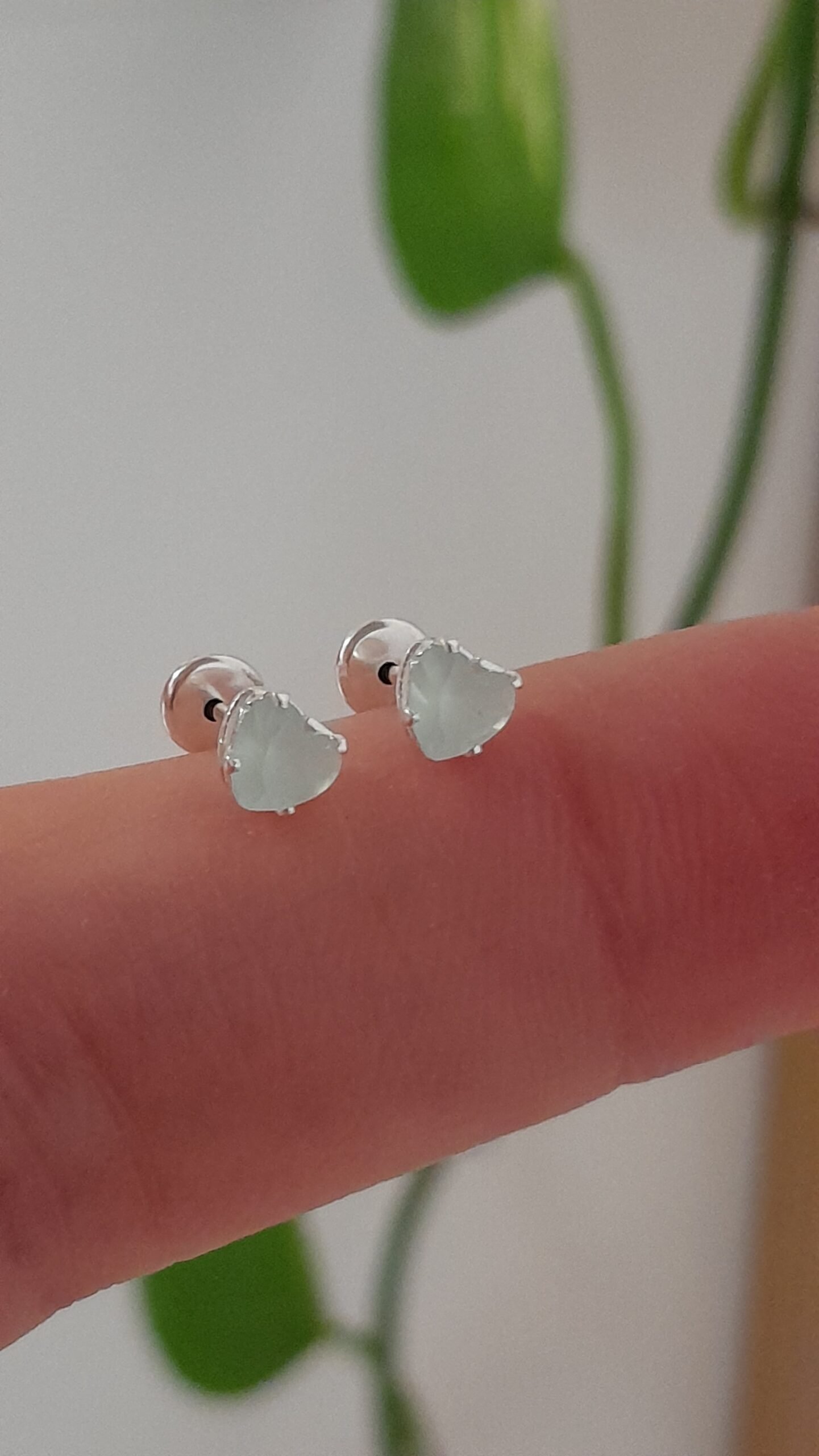 Aros Abridores mini corazón blanco nacar – Plata 925