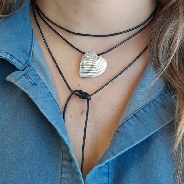 Chocker negro con dije corazón - Laminados