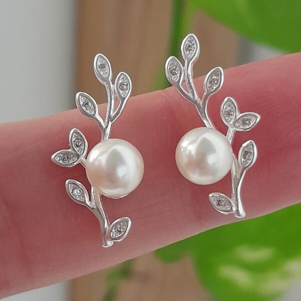 Aros pasantes perlas con hojas brillos – Laminados