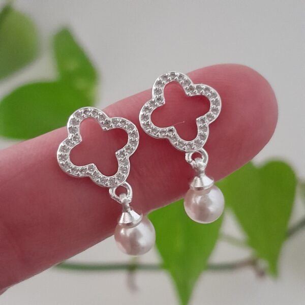 Aros mini perlas y trébol con brillo - Laminados