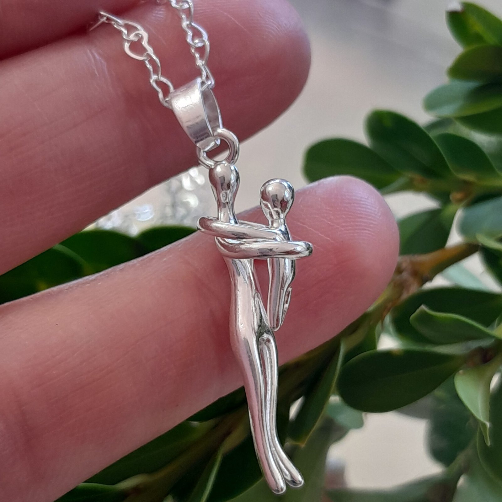 Dije abrazo madre e hijo - Laminados - Image 2