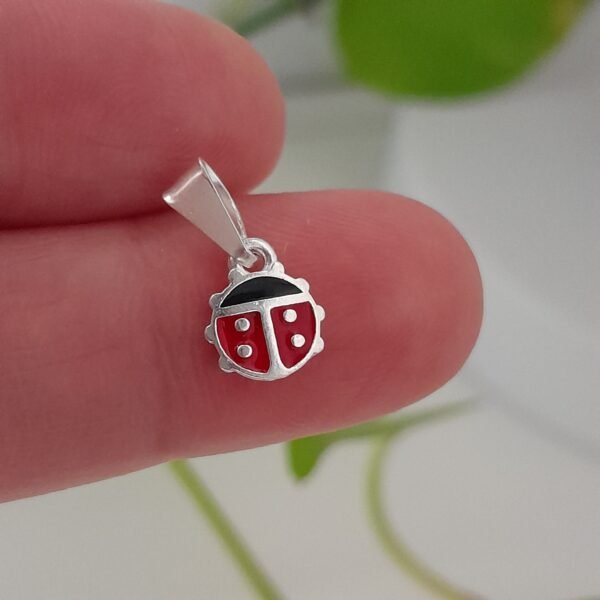 Dije mini vaquita de san antonio esmaltado - Laminados