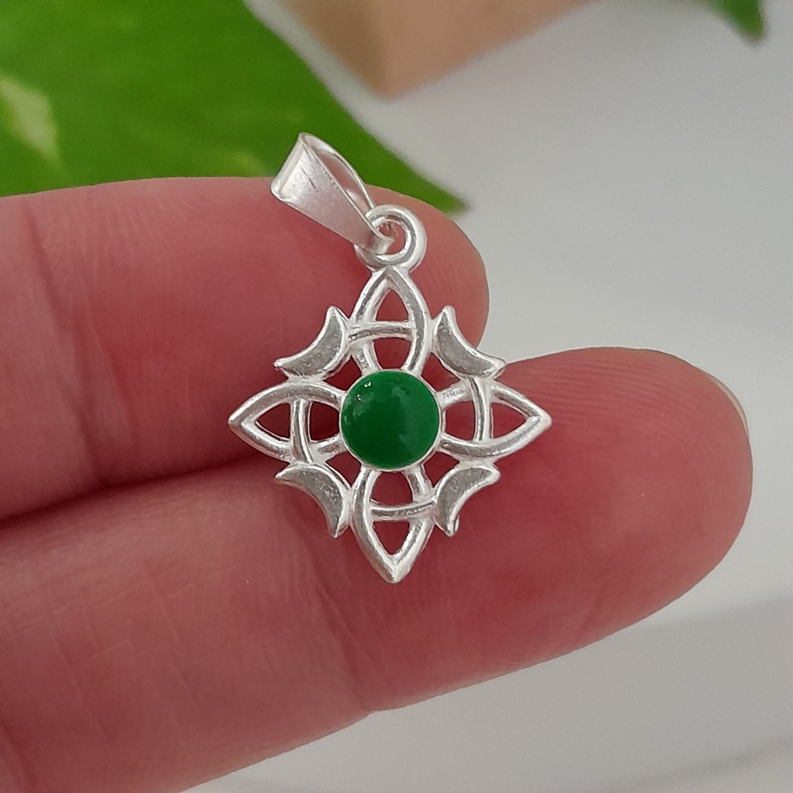 Dije mandala con esmaltado verde - Laminados