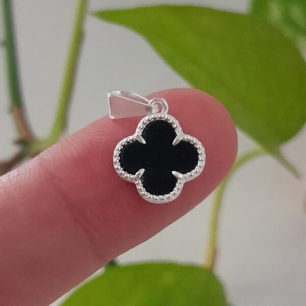 Dije mini trébol esmaltado negro - Laminados