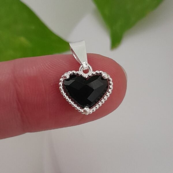 Dije mini corazón esmaltado negro - Laminados