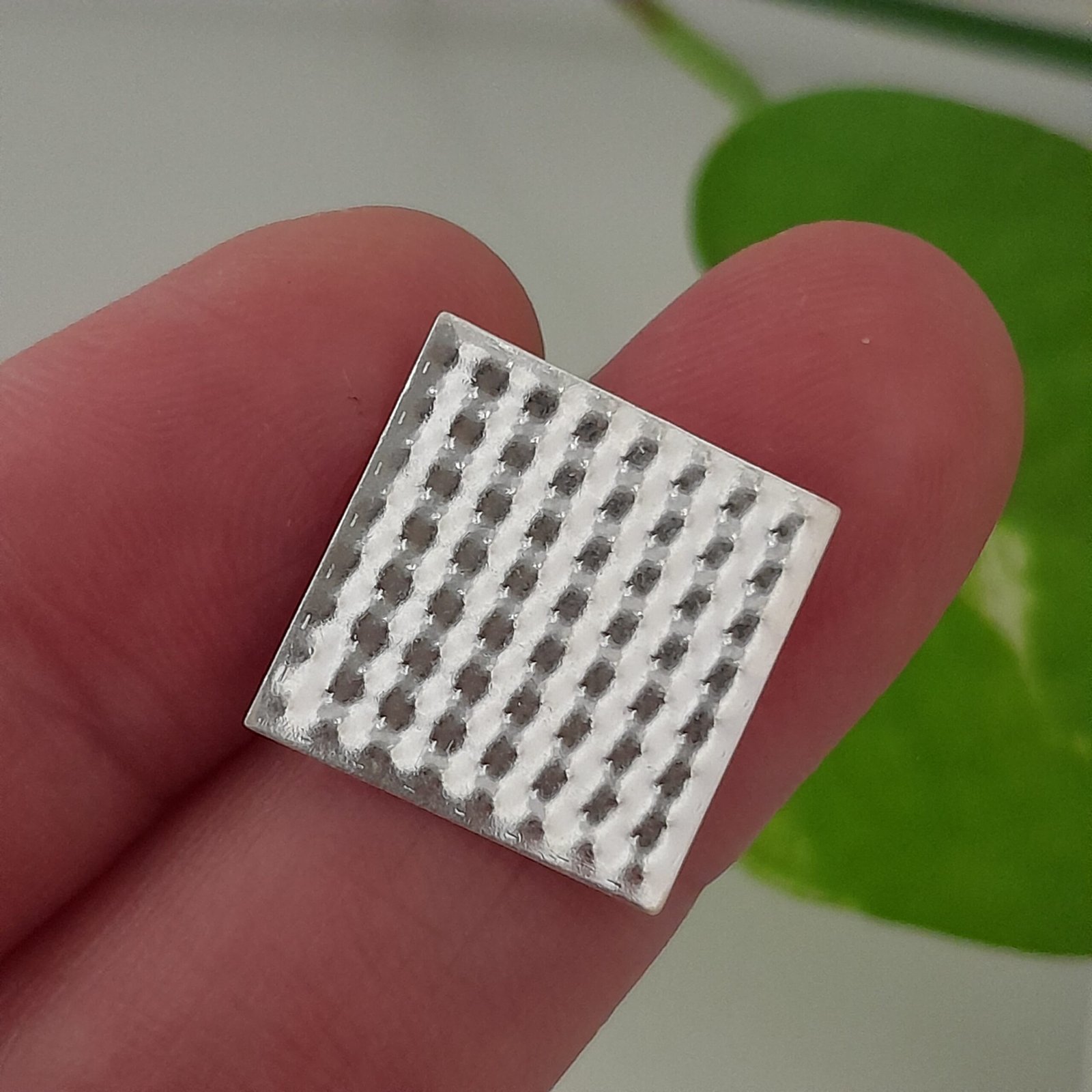 Dije mini cuadrado con textura - Laminados