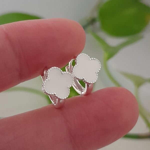 Aros argollas esmaltado trébol blanco - Laminados