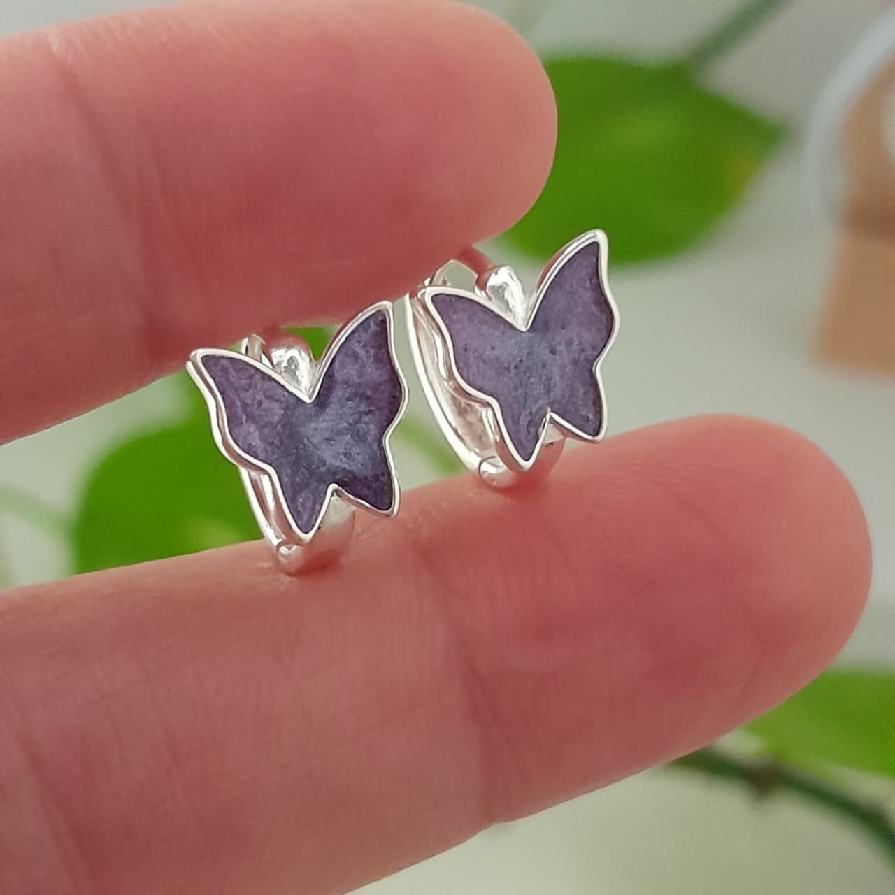 Aros argollas esmaltadas mariposa violeta – Laminados