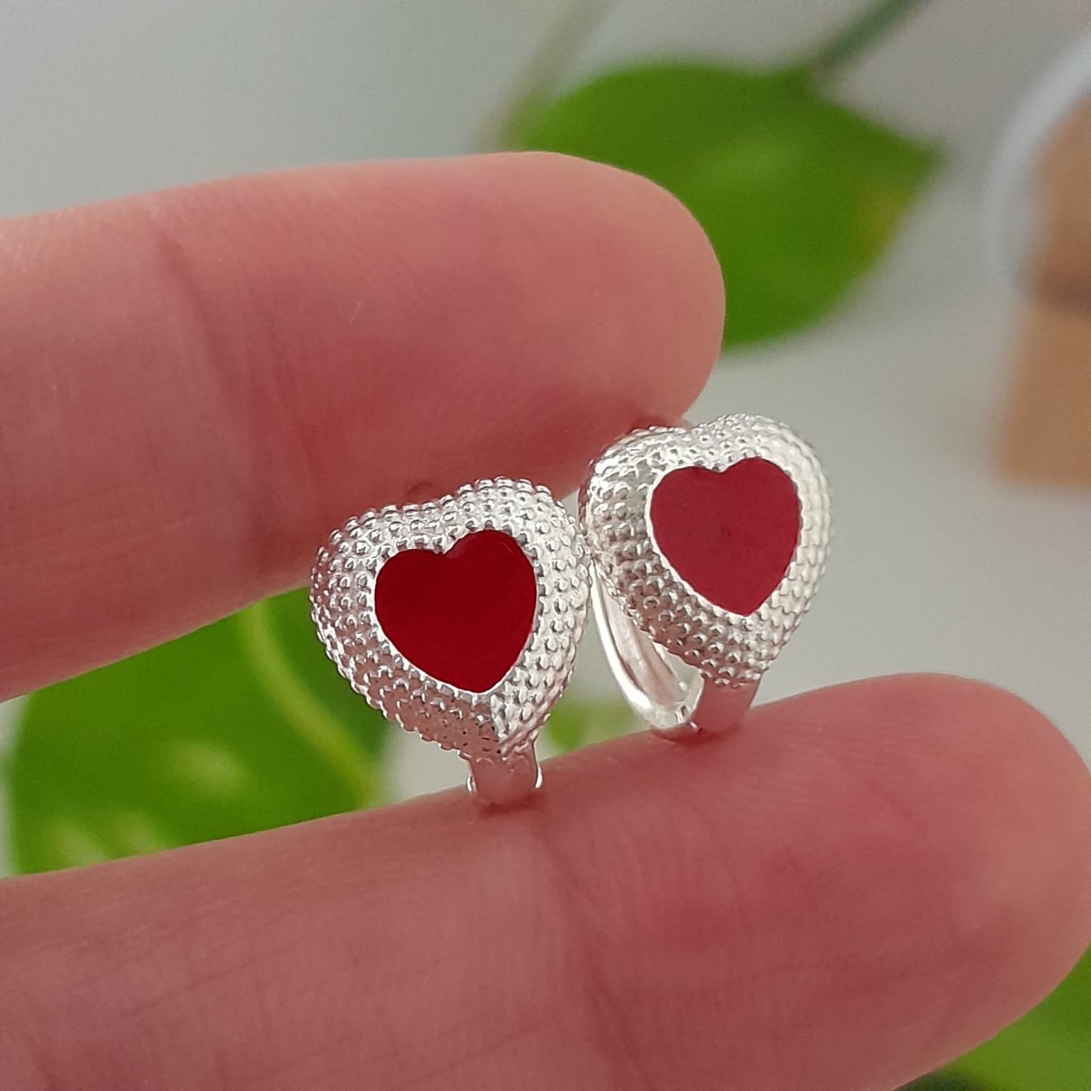 Aros argollas esmaltadas rojo con borde texturado – Laminados - Image 2