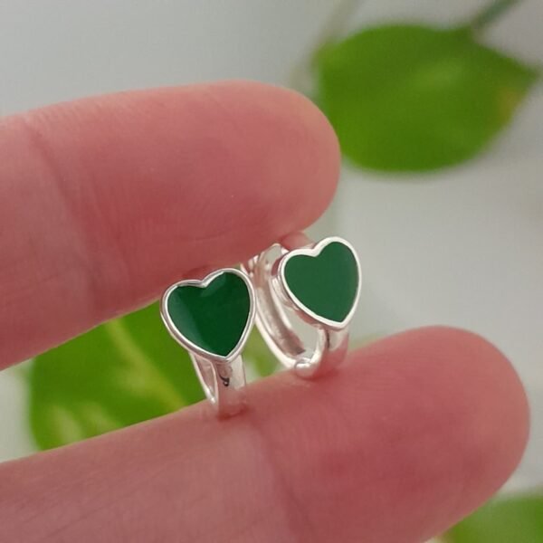 Aros argollas esmaltadas corazón verde – Laminados