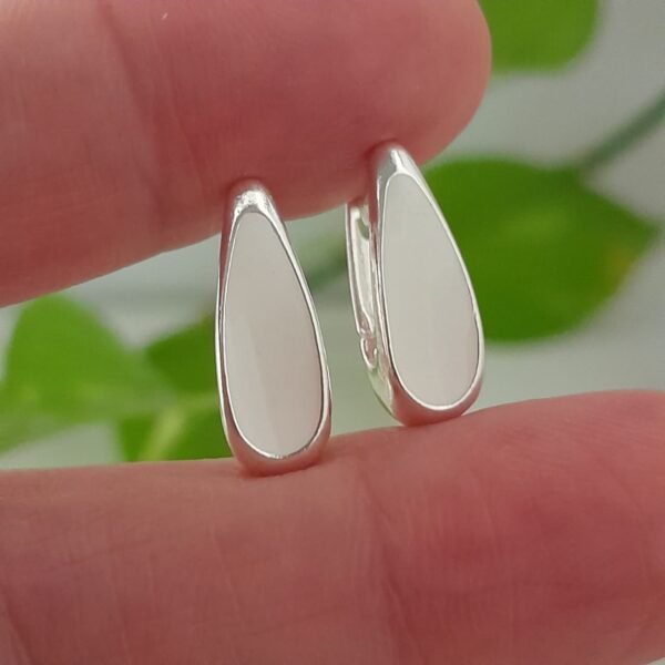 Aros argollas esmaltadas blanco gotas – Laminados