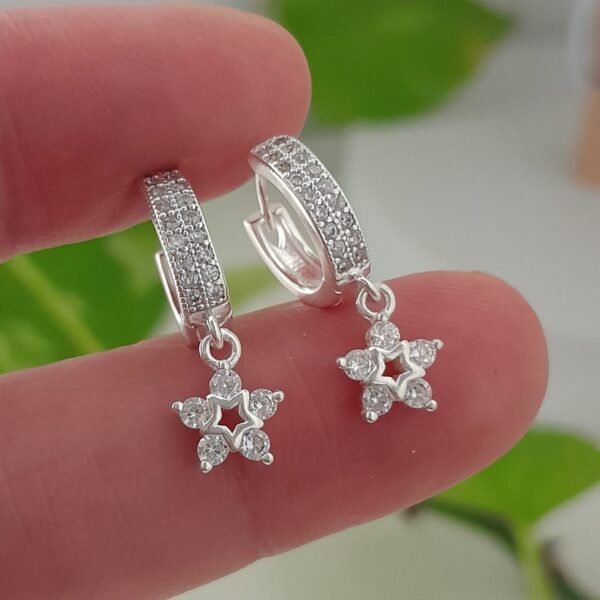 Aros huggies con brillo y estrellas – Laminados