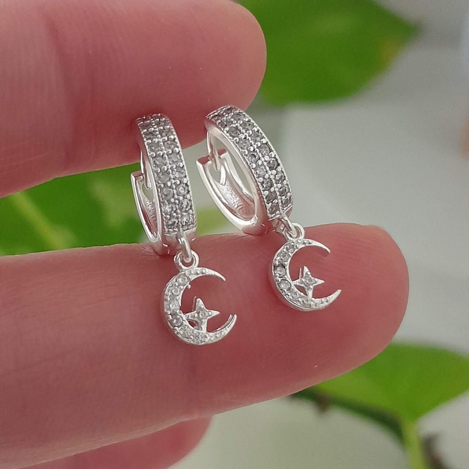 Aros huggies con brillo lunas y estrella – Laminados