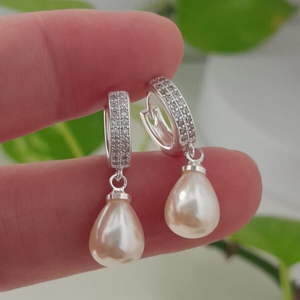 Aros huggies con brillo y perlas – Laminados