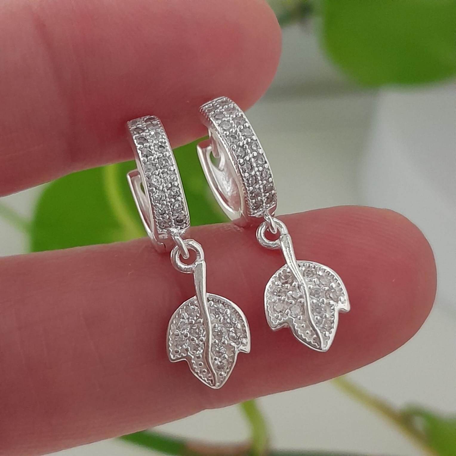 Aros huggies con brillo diseño hojitas – Laminados