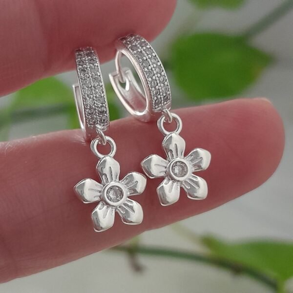 Aros huggies con brillo flor – Laminados