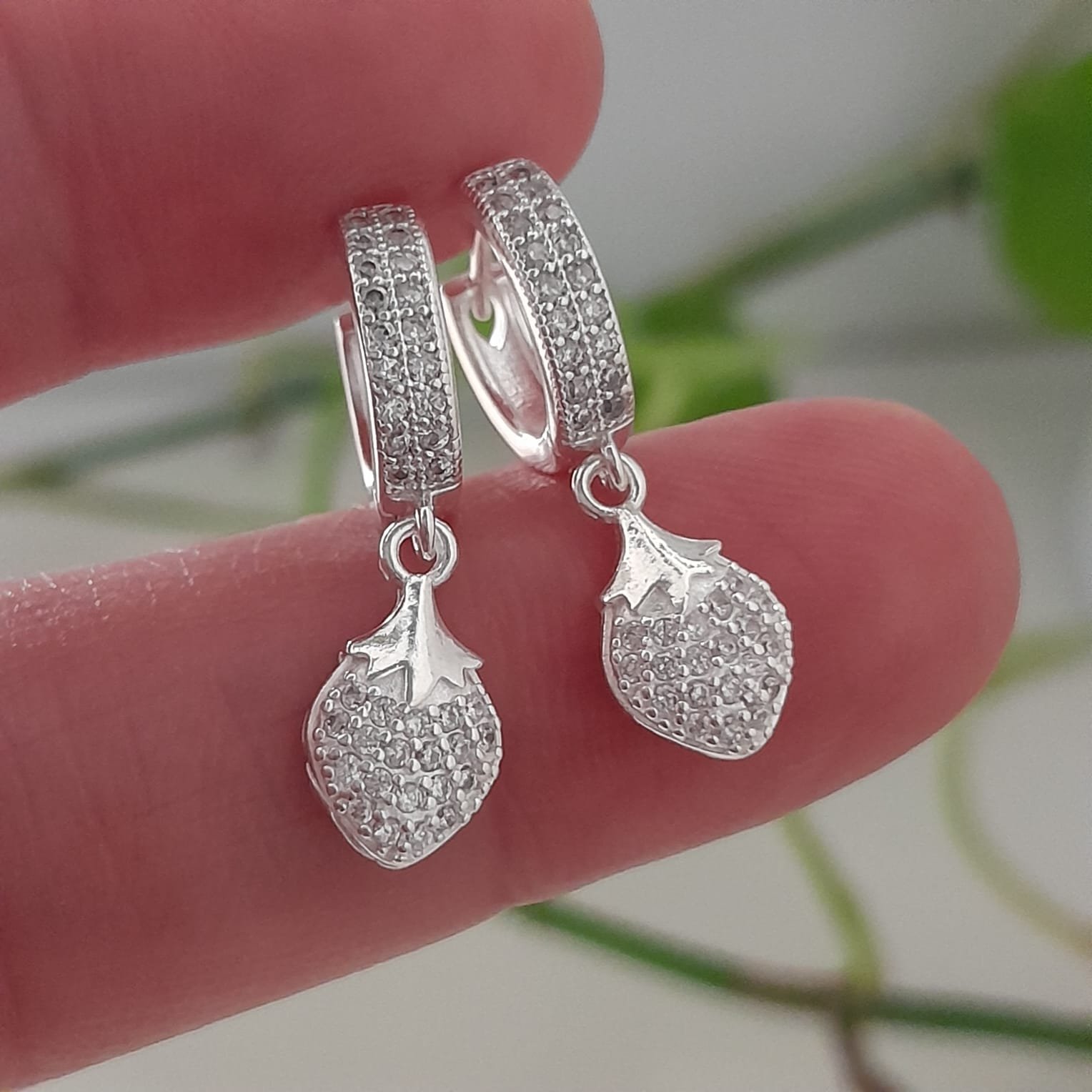 Aros huggies con brillo diseño frutillas – Laminados - Image 2