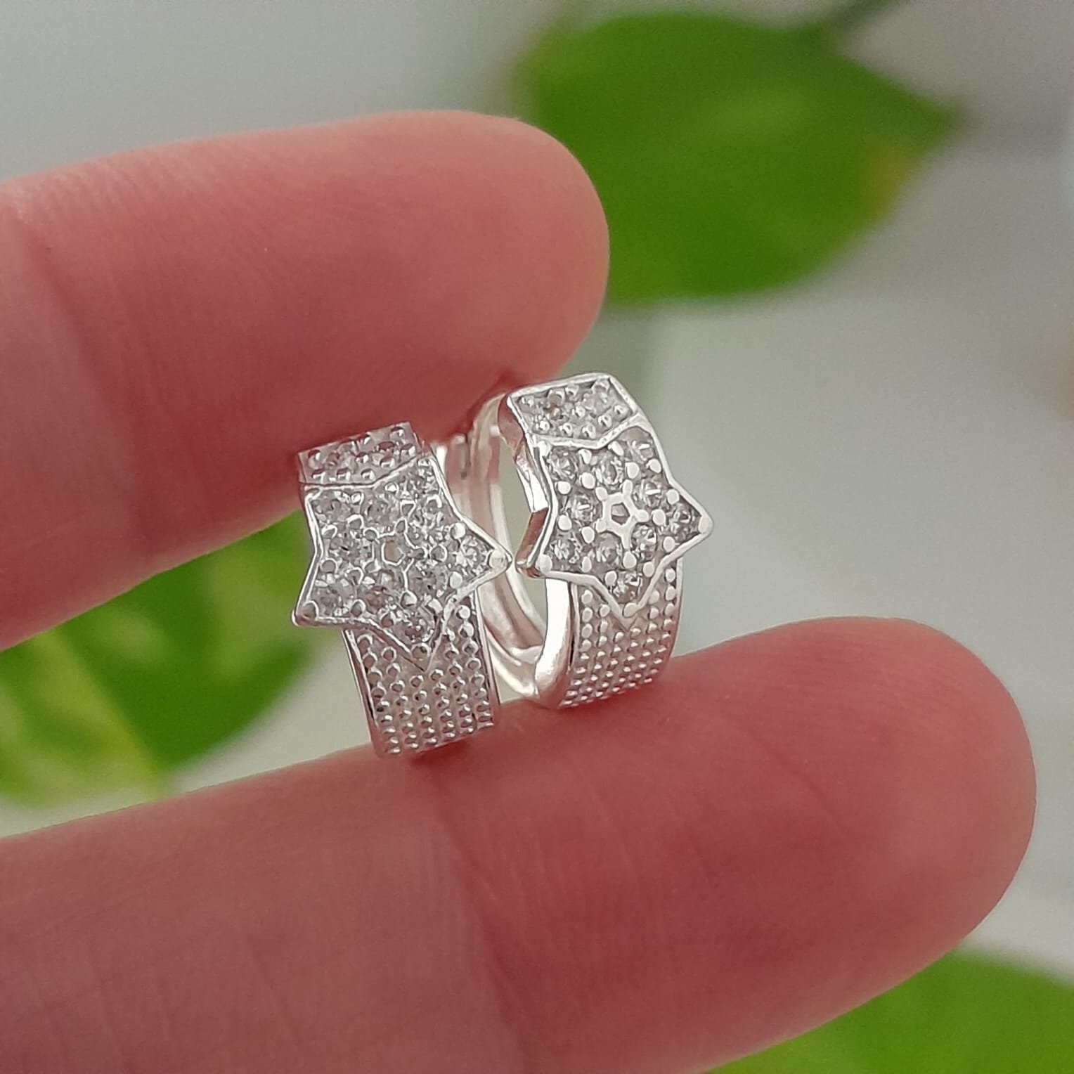 Aros huggies con brillofaja y estrella – Laminados