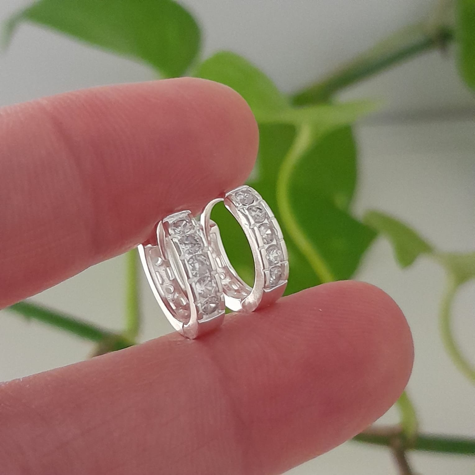 Aros huggies con brillo faja strass – Laminados