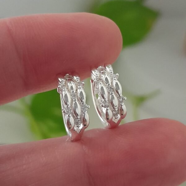 Aros huggies con brillo textura gota – Laminados