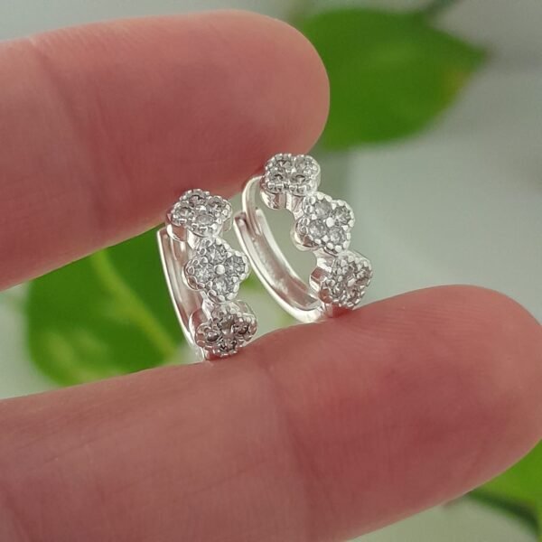 Aros huggies con brillo flores – Laminados