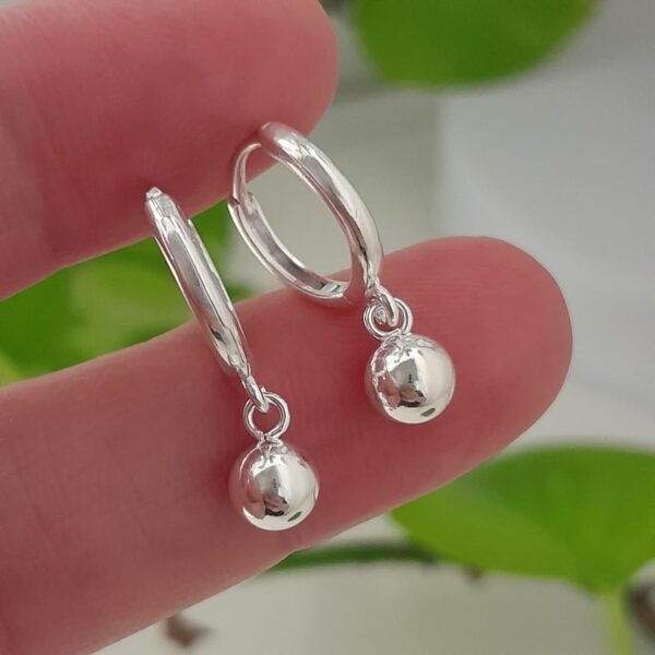 Aros bolitas colgantes – Laminados