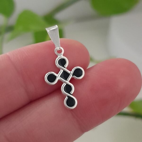 Dije cruz esmaltado negro - Laminados