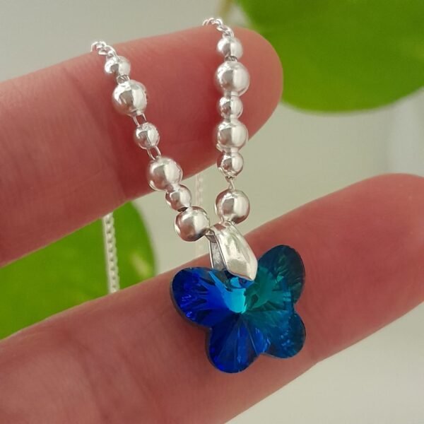 Conjunto cadena con bolitas degrade y dije mariposa cristal swarovski azul – Laminados