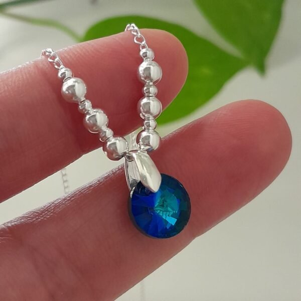 Conjunto cadena con bolitas degrade y dije cristal swarovski azul – Laminados