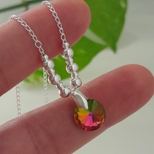 Conjunto cadena con bolitas degrade y dije cristal swarovski tornasol – Laminados
