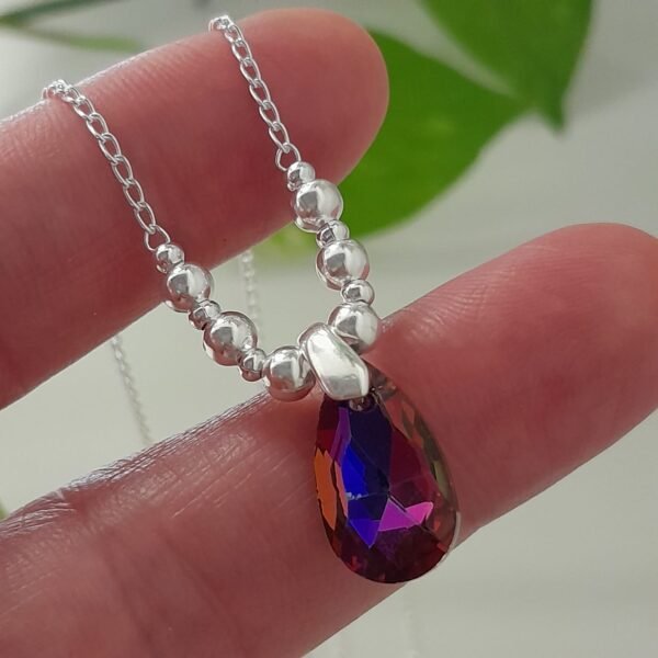 Conjunto cadena con bolitas degrade y dije gota cristal swarovski fucsia tornasol – Laminados