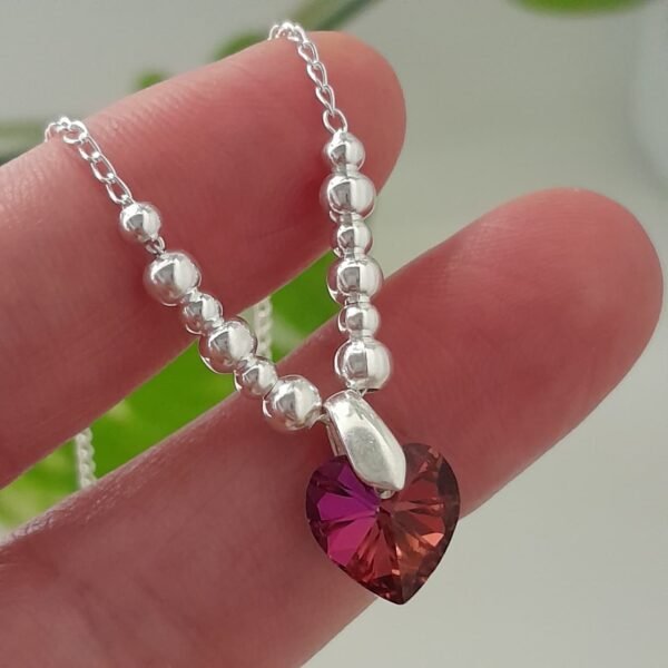Conjunto cadena con bolitas degrade y dije corazón cristal swarovski fucsia – Laminados