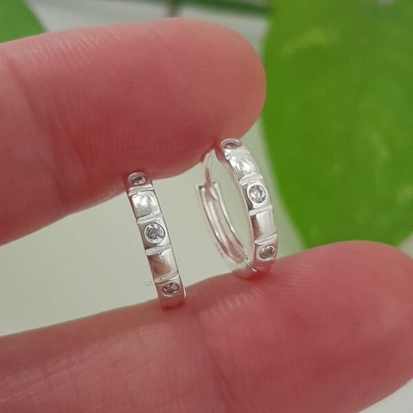 Aros huggies mini con brillo lisos con strass  – Laminados