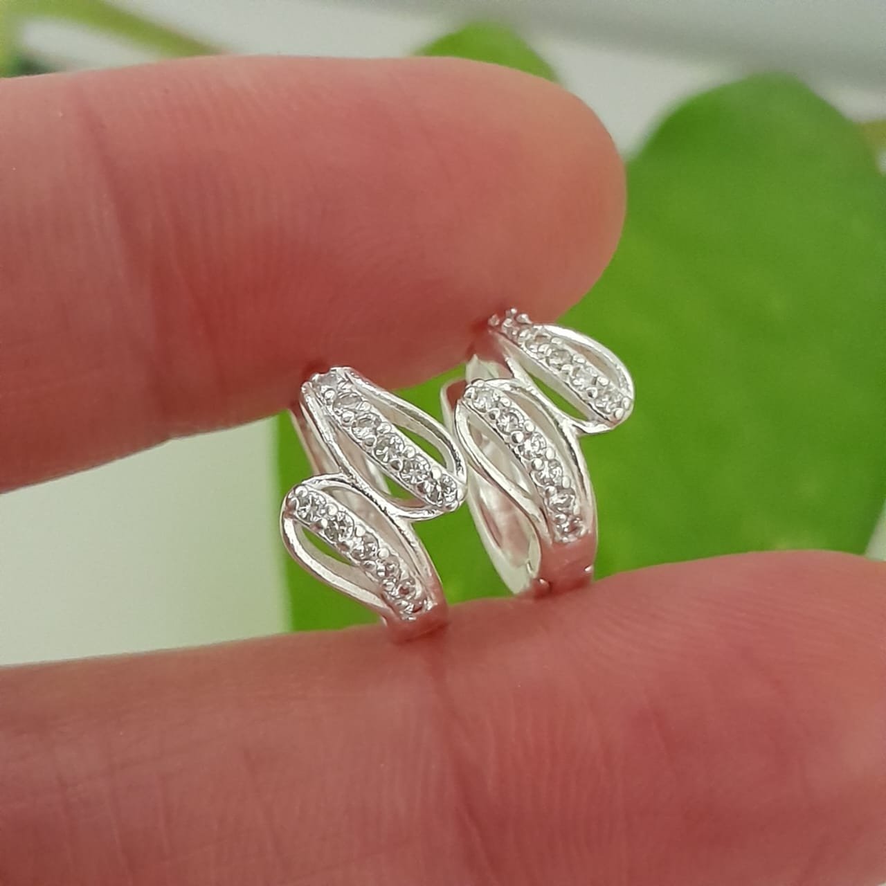 Aros huggies mini con brillo dos gotas – Laminados - Image 2