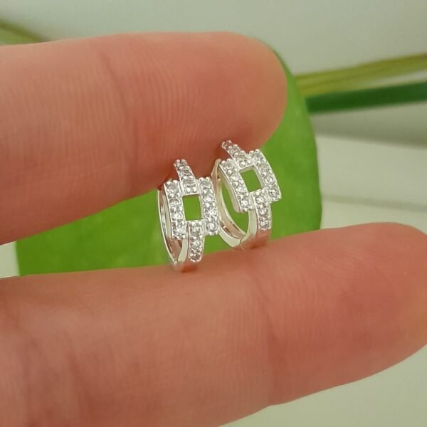 Aros huggies mini con brillo cuadrado – Laminados